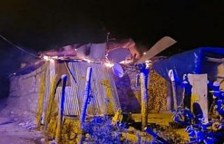 Yangında, evleri küle dönen aile destek bekliyor