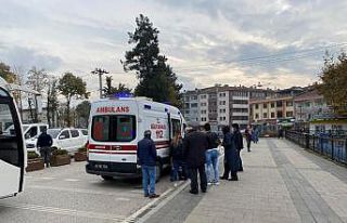 Yaşlı kadına otomobil çarptı