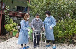 Yatalak Hasan amca, evde sağlık ve bakım ekiplerinin...