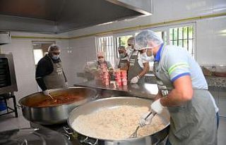 Yenişehir Belediyesi Aşevinden evlere yemek servisi