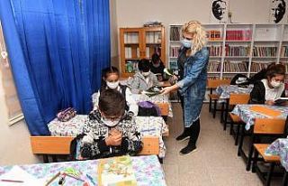 Yenişehir Belediyesinden çocuklara steril kitap