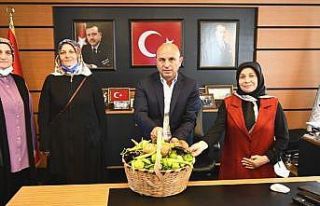 Yerli tohumdan üretilen ilk mahsuller Başkan Oral’a