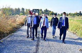 Yeşilyurt’ta kırsal bölgelerin yol ağı genişliyor