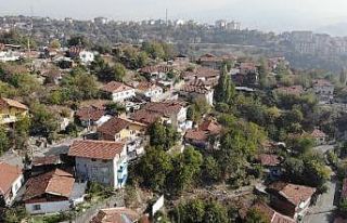 Yıkım kararı beklenen mahallede çatlak binalar...
