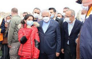 Yıldırım, İzmir’de kurulan çadır kentte