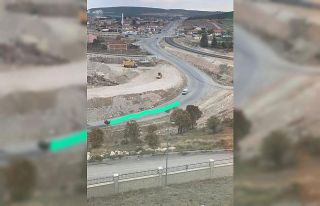 Yolda uyarıcı levha olmaması kazaya davetiye çıkarıyor