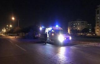 Yoldan çıkan ticari taksi ağaçlara çarparak durabildi:...