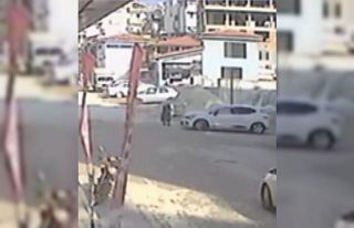 Yolun karşısına geçerken otomobilin çarptığı...