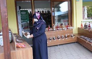 Yöresel ürünler bu pazarda alıcı bulunuyor