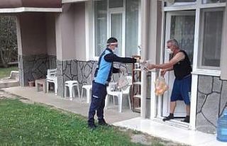 Zabıta ekipleri karantinadaki vatandaşların yardımına...