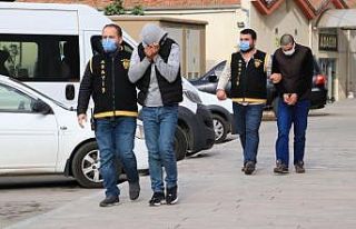 1 lira 75 kuruşluk kapkaça 2 tutuklama