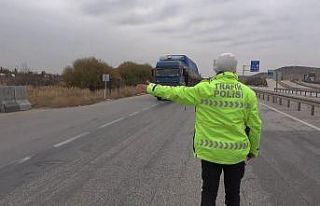 43 ilin geçiş güzergahında kış lastiği uygulaması:...