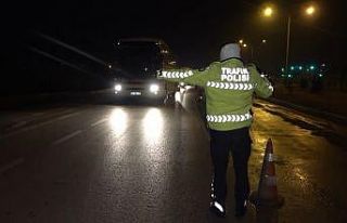 43 ilin geçiş noktasında “HES kodu” denetimi...Sürücü...
