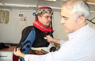 45 yıldır babadan oğla yöresel kıyafet dikiyorlar