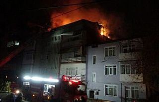 4 katlı apartmanın çatı katı alevlere teslim...