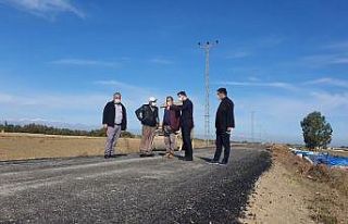 4 mahalleyi bağlayan grup yolunda asfalt çalışması...