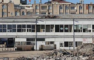 60 Yıllık eski adliye binası yıkılmaya başlandı