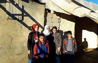 6 kişilik aile harabe evde yaşam mücadelesi veriyor