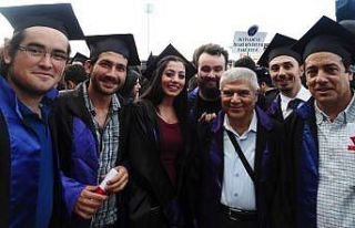 70 yaşında birincilikle bitirdiği üniversitede...