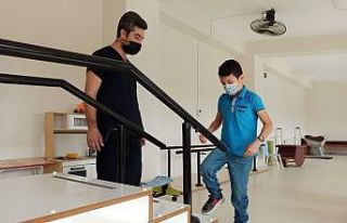 7 yılın sonunda yürümeyi başardı