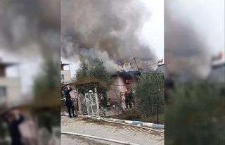 89 yaşındaki felçli adam evinde çıkan yangında...