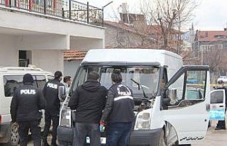 8 aylık hamile kadın araca düzenlenen silahlı...