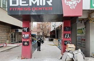 8. kattan düşen genç kız ağır yaralandı
