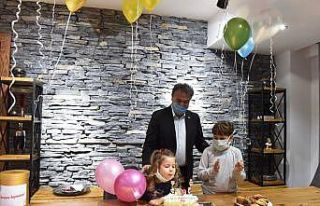 91 saat sonra enkazdan kurtarılan Ayda bebeğe 4....