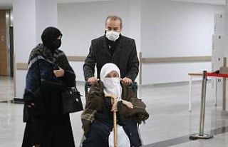 93 yaşındaki kadın Korona virüsü yendi