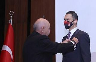 Abdulkadir Bitigen, FIFA Kokartını taktı