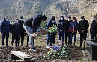 Abdullah Avcı ve futbolcular, Özkan Sümer’in...