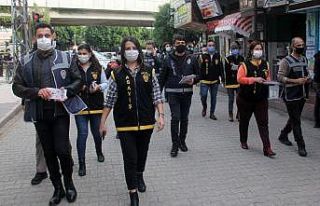 Adana polisi, Suriyeli kadınlara KADES’i anlattı