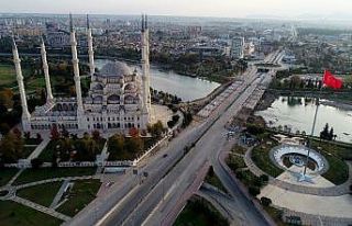 Adana’da caddeler boşaldı, kent hayalet şehre...
