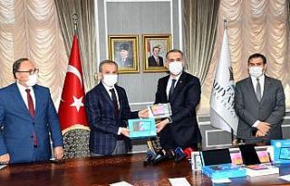 Adıyaman Belediyesi’nden 2 bin 300 tablet ile eğitime...