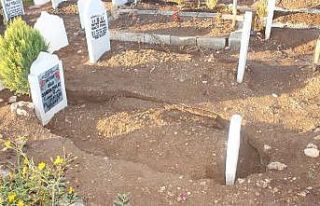 Adıyaman’da 6 mezar çöktü