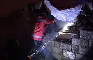 Ağrı’da odunlukta çıkan yangın paniğe neden...