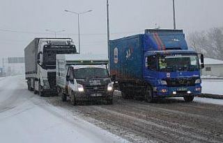 Ağrı’da yoğun kar yağışı kenti etkisi altına...