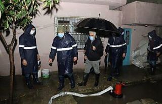 Akdeniz Belediyesinden su baskınlarından etkilenenlere...