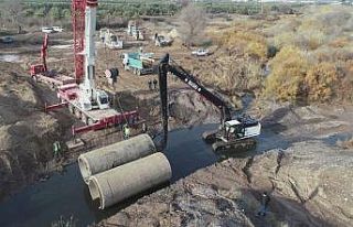 Akhisar’da hummalı yol geçiş çalışması