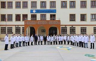 Aksaray’da 6 bin 500 öğretmen beyaza büründü