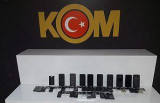 Aksaray’da kaçak cep telefonu operasyonu: 4 gözaltı