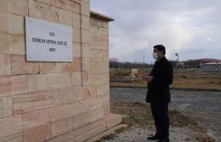 Aksun’dan Deprem Şehitliği Anıtına ziyaret