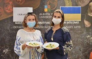 Alanya Hep’in mutfağına giren Ukraynalı öğrenciler,...