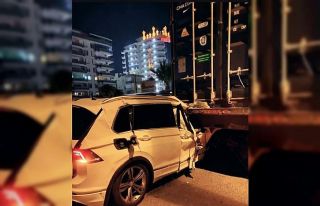 Alanya’da otomobille kamyon çarpıştı: 1 ölü