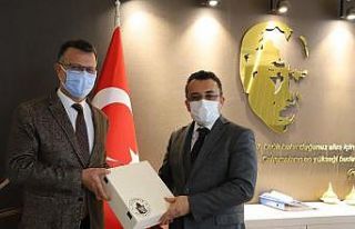 Alaşehir’e hizmet için görüş alışverişinde...