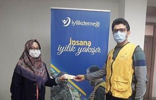 Aldığı ilk bursu bağışladı