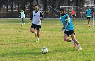 Aliağaspor, antrenmanlara ara vermiyor