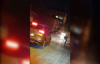Alkollü olduğu iddia edilen motosikletlinin tehlikeli...
