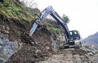 Altınordu Belediyesi, kırsaldaki yol yapım çalışmalarını...