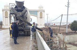 Altıntaş’ta köprü genişletme çalışması
